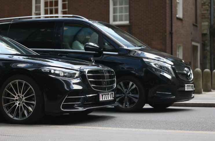 How to Book Airport Transfer or Chauffeur Service with Confidence Worldwide