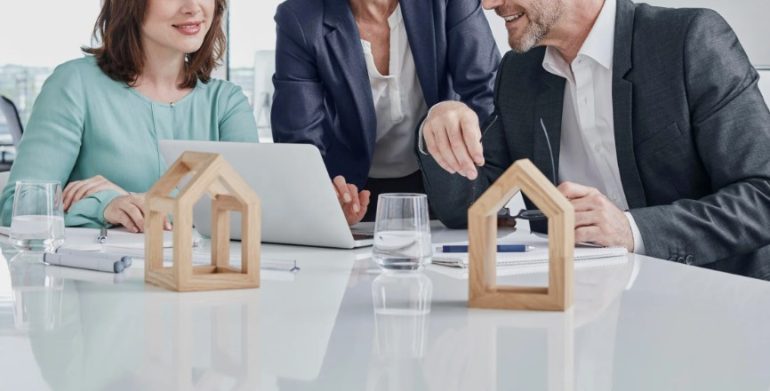 Arbitrage Job Market Overview: Key Roles and Hiring Trends for Buyers and Team Leads 